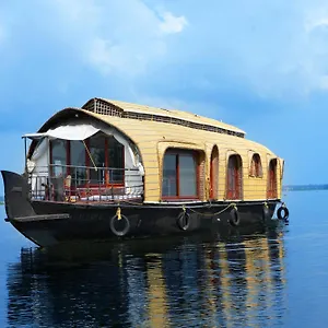https://aqua-castle-houseboat-by-aqua-jumbo-houseboats.hotels-alappuzha.com